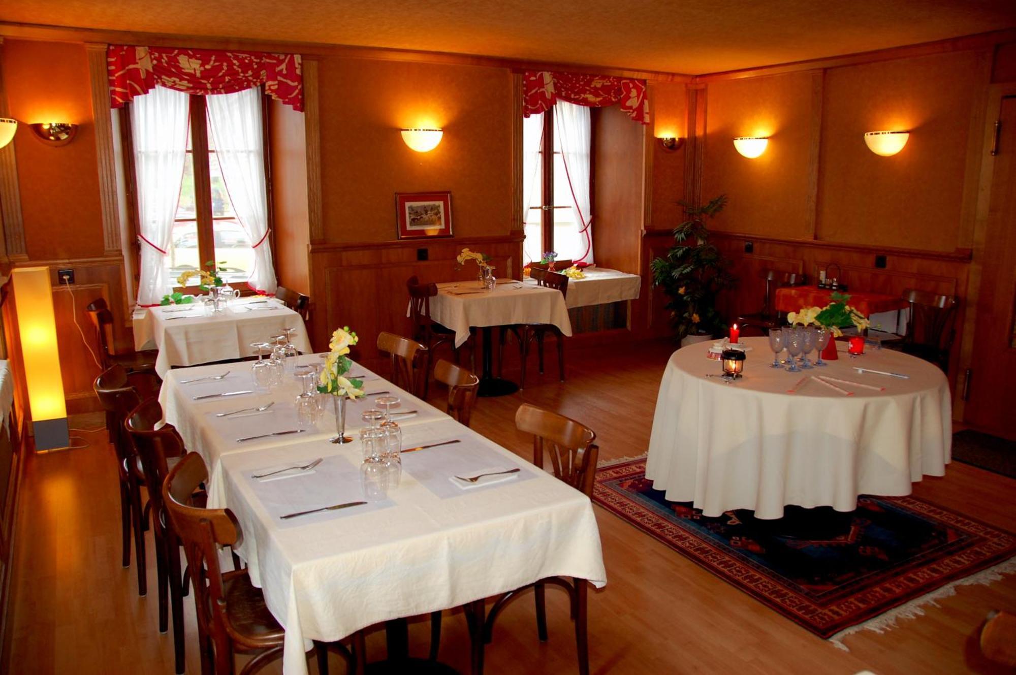 Hotel De L'Ours Vuiteboeuf Bagian luar foto