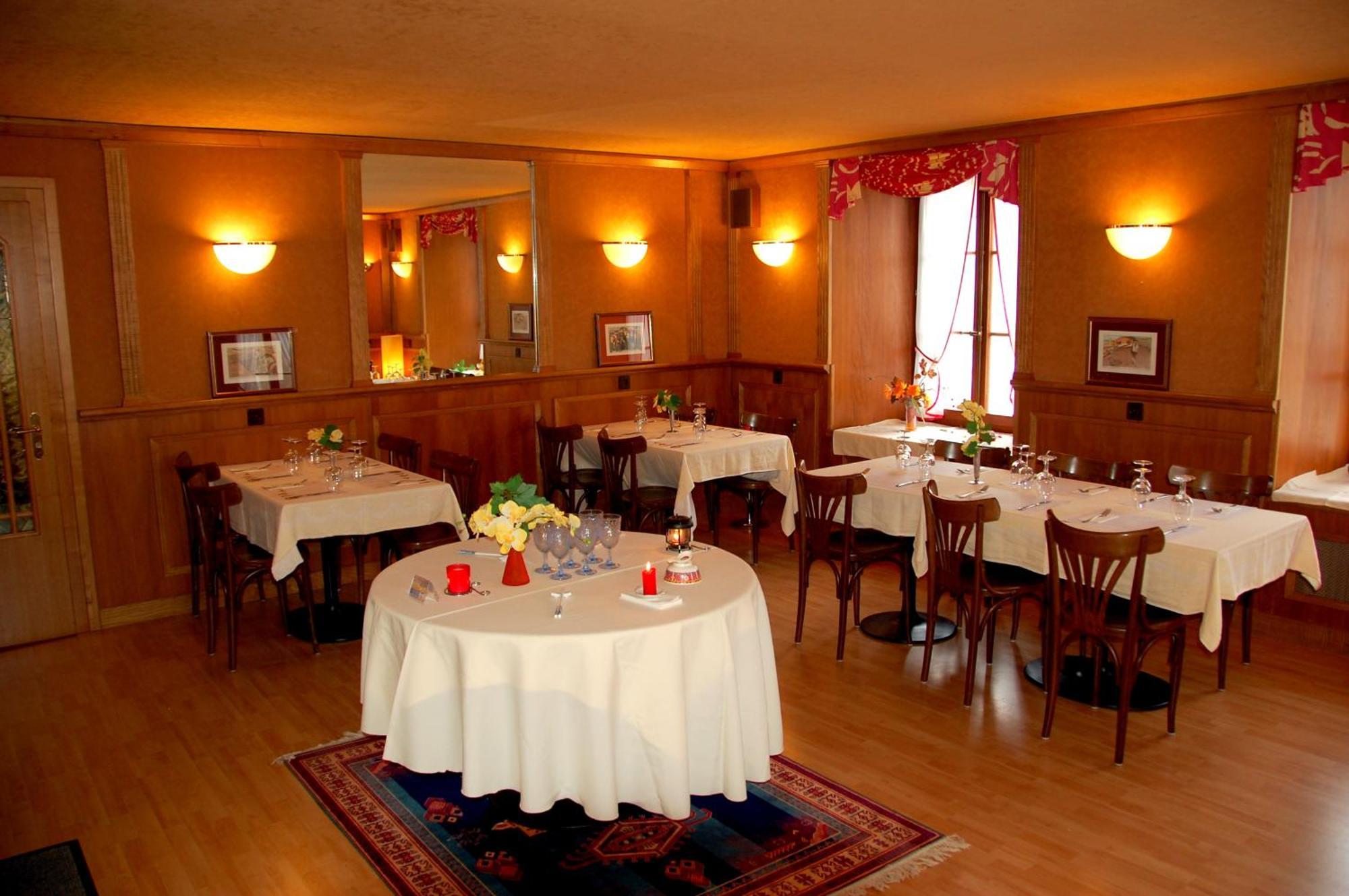 Hotel De L'Ours Vuiteboeuf Bagian luar foto