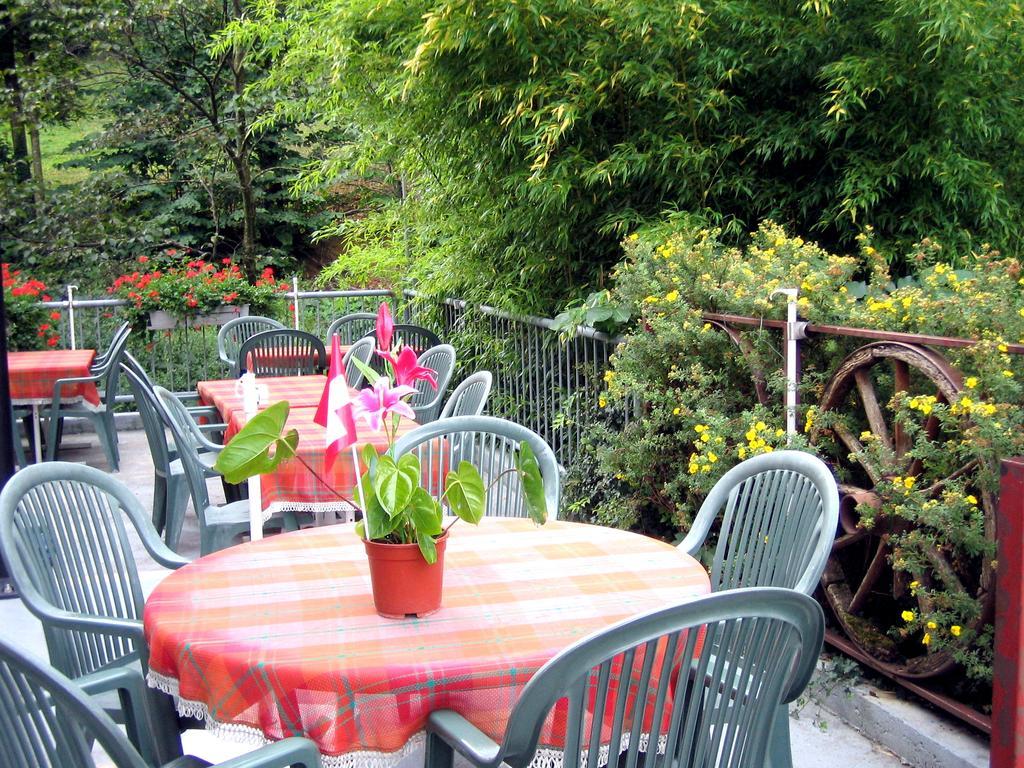 Hotel De L'Ours Vuiteboeuf Bagian luar foto