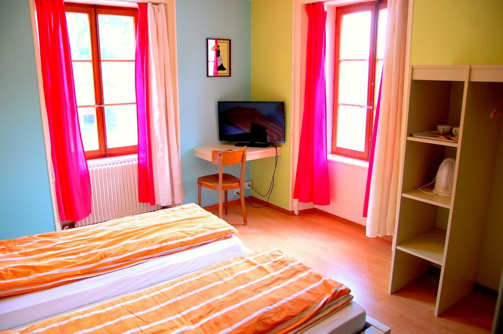 Hotel De L'Ours Vuiteboeuf Bagian luar foto